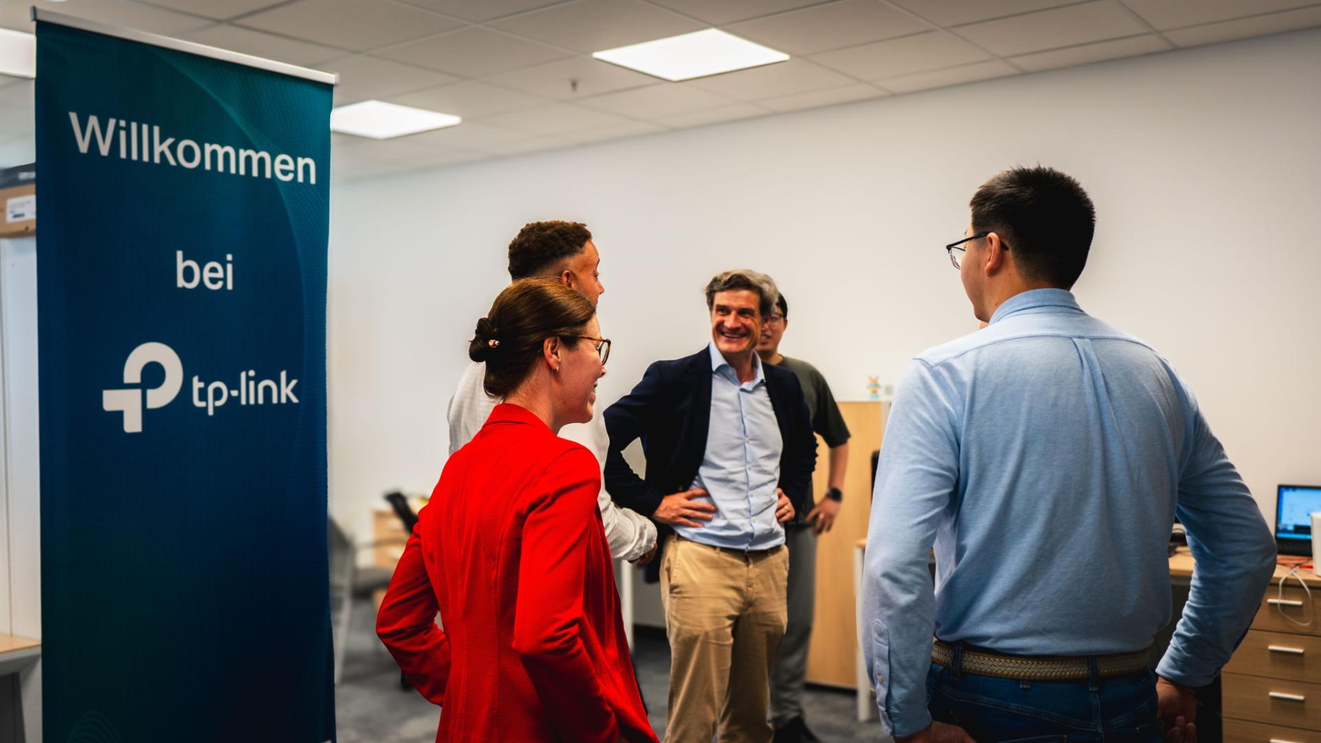 News ​Beigeordneter Christian Zaum besucht TP-Link in Düsseldorf - News, Bild 